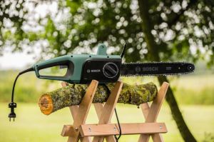 Bosch UniversalChain 40 Zincirli Ağaç Kesme Makinesi