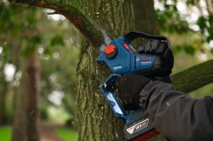 Bosch GKE 18V-15 Akülü Zincirli Ağaç Kesme Makinesi (SOLO) - 06008D7000