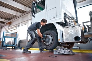 Bosch GDS 18V-1000 Akülü Darbeli Somun Sıkma Makinesi (SOLO) - 06019J8300