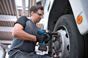 Bosch GDS 18V-1000 Akülü Darbeli Somun Sıkma Makinesi (SOLO) - 06019J8300
